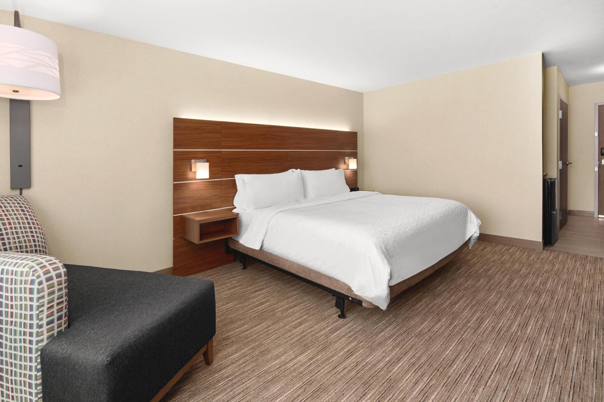 Holiday Inn Express Corning By Ihg Exterior foto